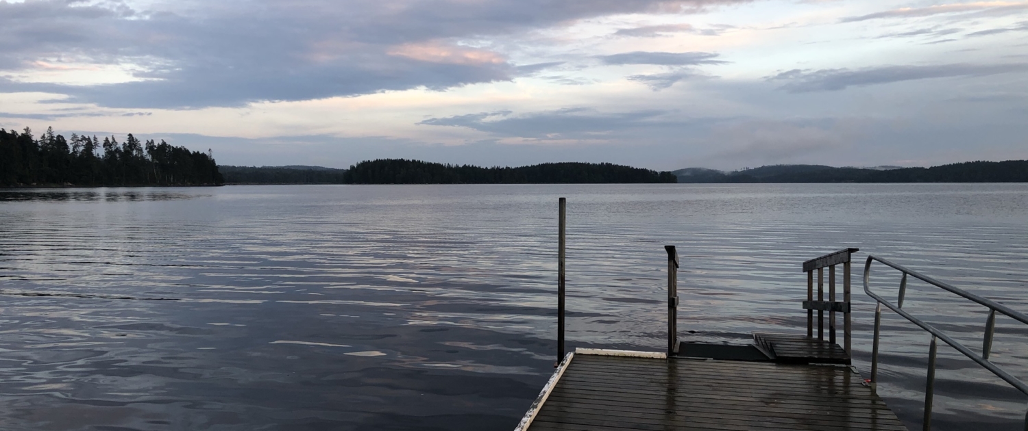 Steg an einem schwedischen See
